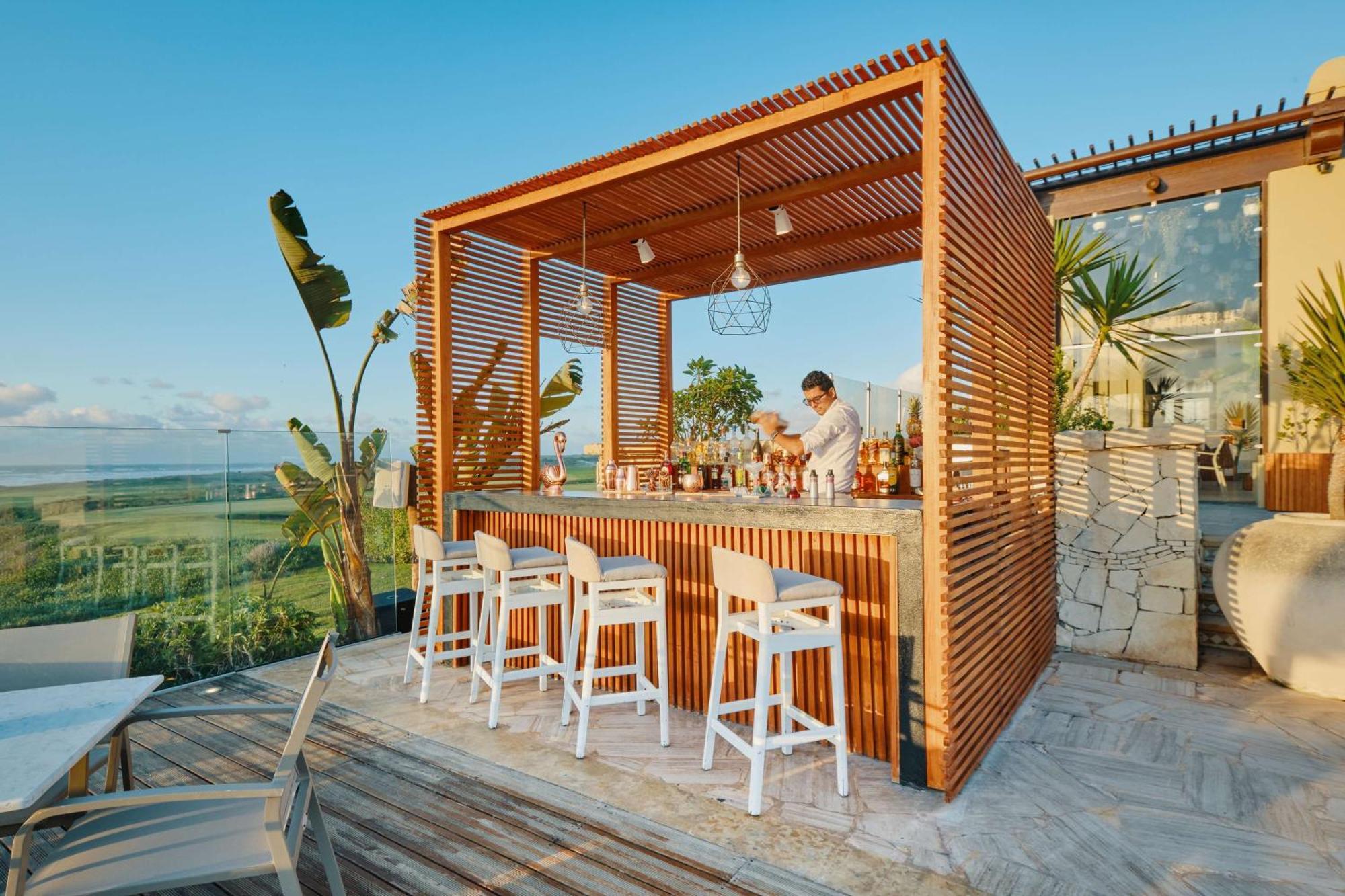 Mazagan Beach & Golf Resort El Jadida Dış mekan fotoğraf The bar at the rooftop pool