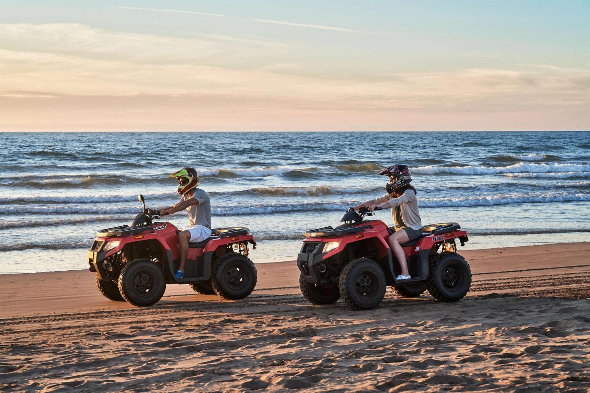 Mazagan Beach & Golf Resort El Jadida Dış mekan fotoğraf ATV riding on a beach